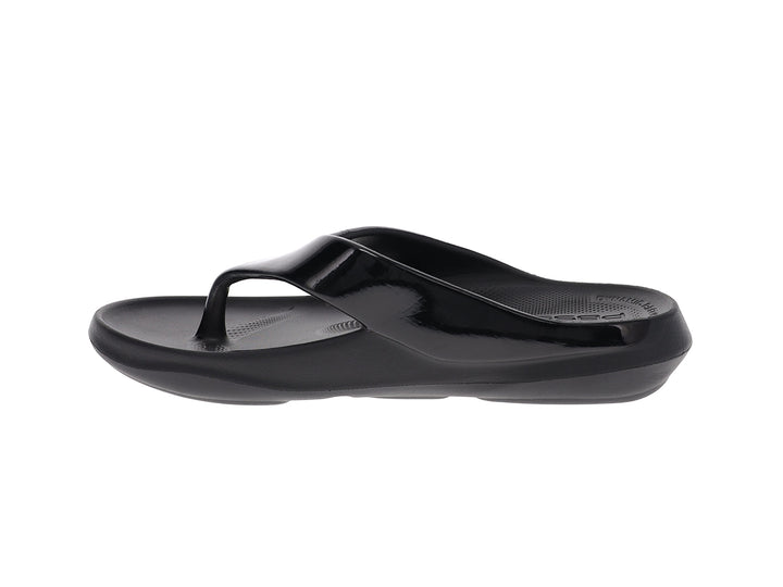 Side view of women’s Apres sport black flip flop sandal with ergonomic comfort footbed - PB5star.com