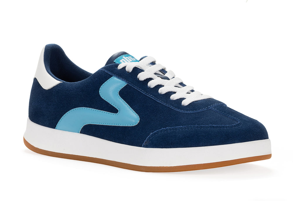 navy and sky low-top sneaker with gum sole shown in isometric side view