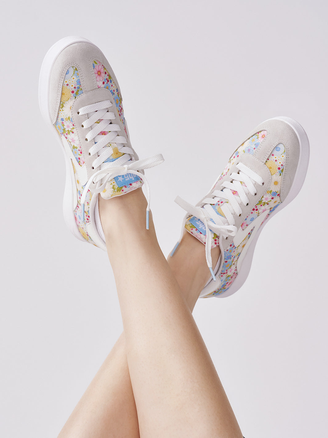 Women's Retro Lifestyle Sneaker, PB5 Cosmic |  Floral